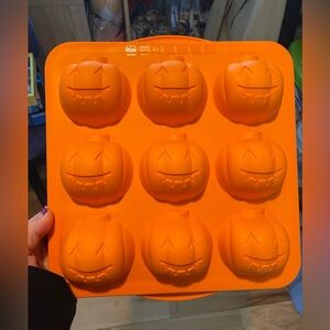 Pumpkin silicone muffin pan